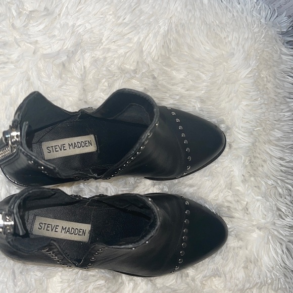 Steve Madden Black Studded Ankle Cut Out Boots/Booties- Size 6 - Picture 3 of 5